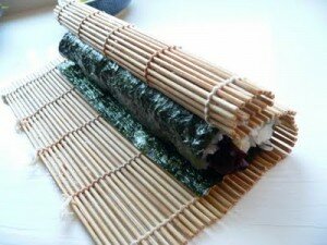 how-to-roll-sushi-with-bamboo-sushi-mat